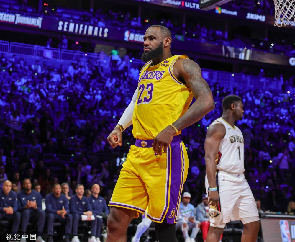 墙壁上挂着 墙壁上挂着